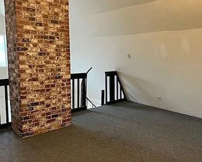 Foto del edificio - 27006 Ridge Ave