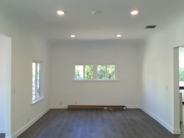 Foto del edificio - 8538 N W Knoll Dr