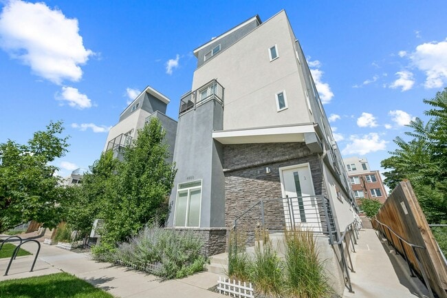 Building Photo - 4922 Lowell Blvd