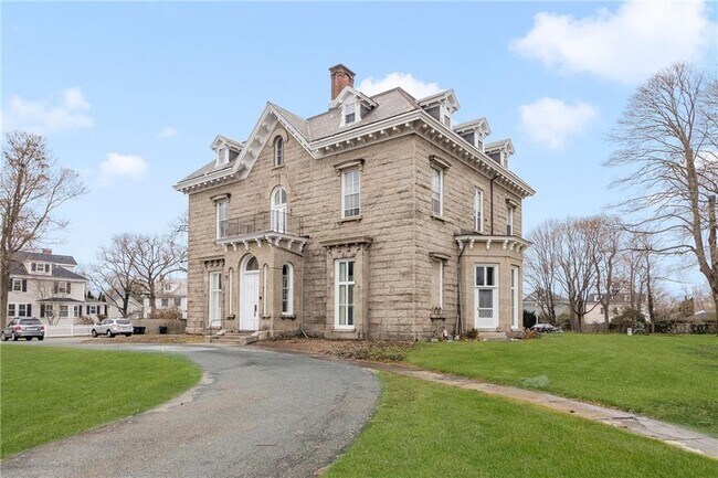 Building Photo - 25 Greenough Pl