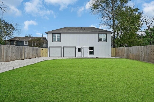 Building Photo - 5621 Eskridge St