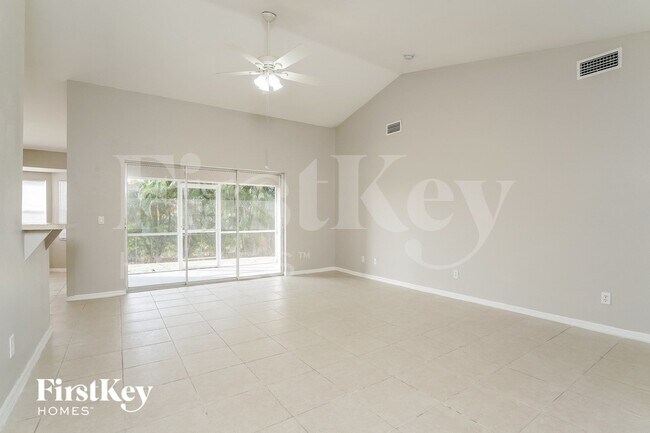 Foto del edificio - 8352 Bahamas Rd