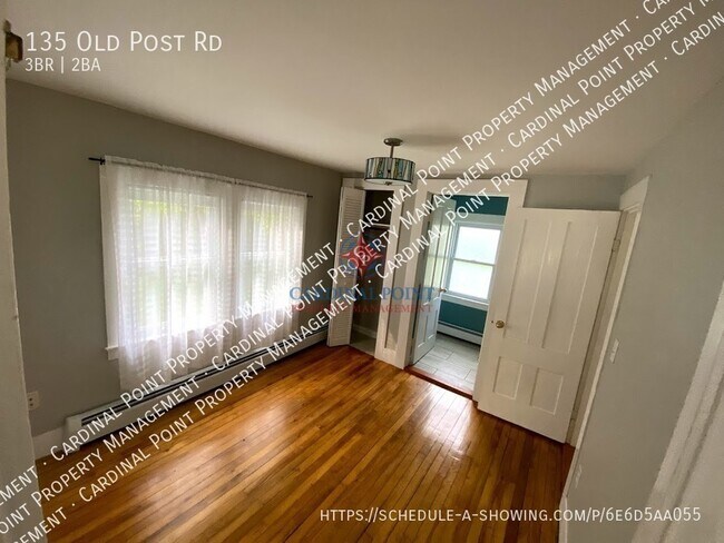 Foto del edificio - 135 Old Post Rd
