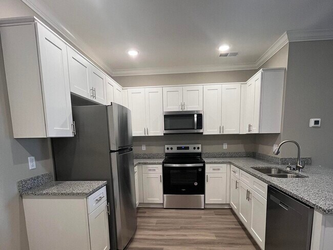 Building Photo - 813 Brush Crk St