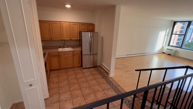 Photo - 833 N Dearborn St Apartment