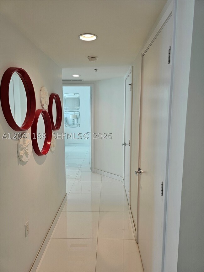 Foto del edificio - 150 Sunny Isles Blvd