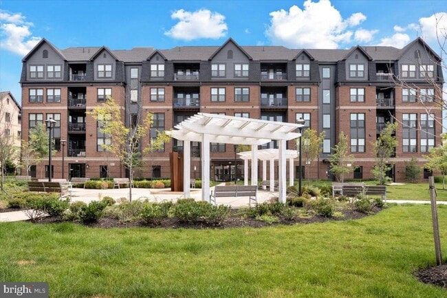 Building Photo - 3927 Fair Ridge Dr