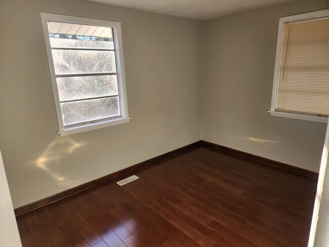 Building Photo - 111 Dogwood Ct