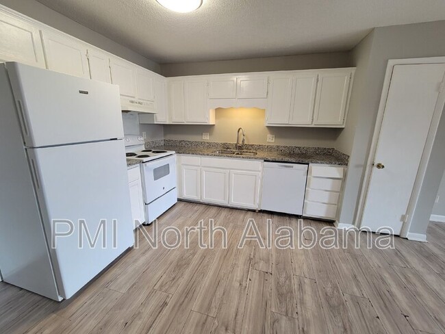 Building Photo - 1818 Glenn St SW