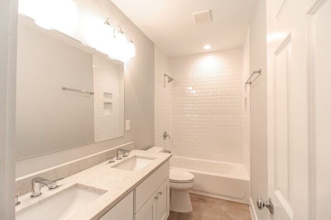 Building Photo - 1265 Monroe St NE