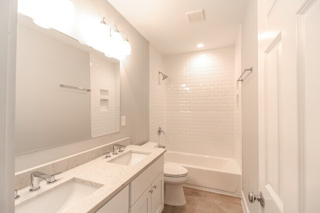 Foto del edificio - Heart of Brookland | 6bd 3.5 bth 4200 sqft Home | 3 porches, Large Yard