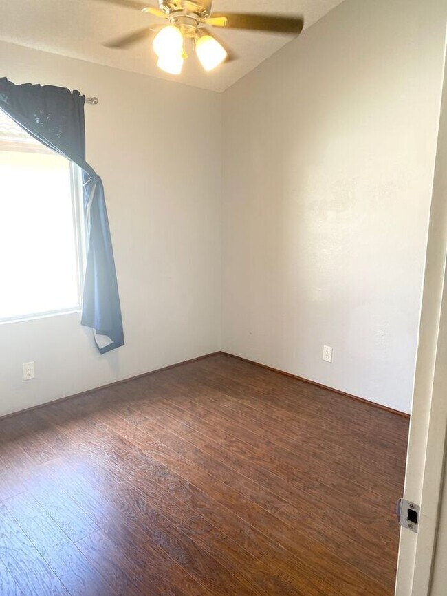 Building Photo - Kaneohe-Castle Hills: 4 Bdrm 2 Bath House ...