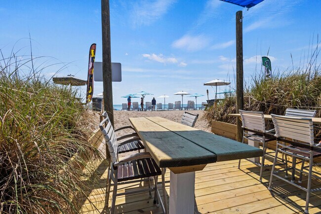 Building Photo - 110 S Ocean Dr
