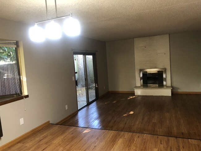 Building Photo - 405 SE 88th Ave