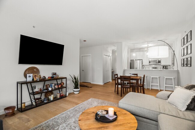 Foto del edificio - 100 E 14th St