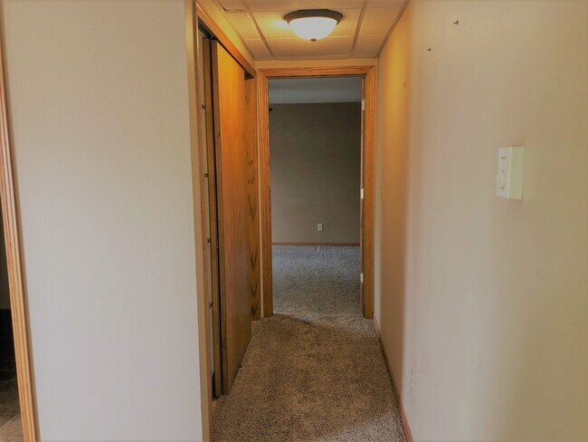 Building Photo - 169 W Paradise Dr