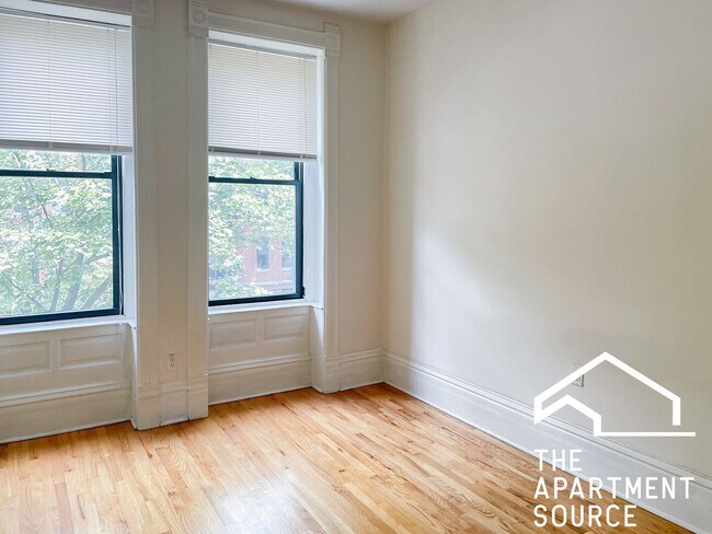 Foto del edificio - 2954 N Racine Ave