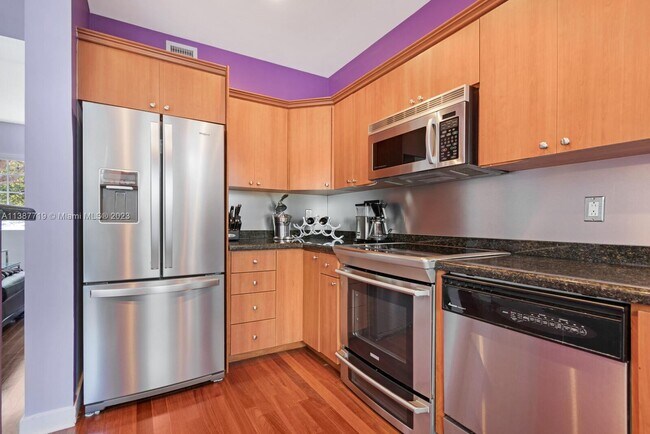 Building Photo - 901 3rd St
