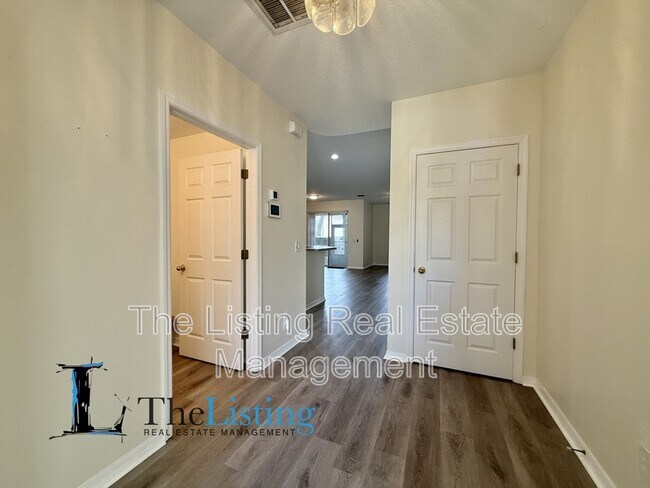 Building Photo - 4052 Alan Dr