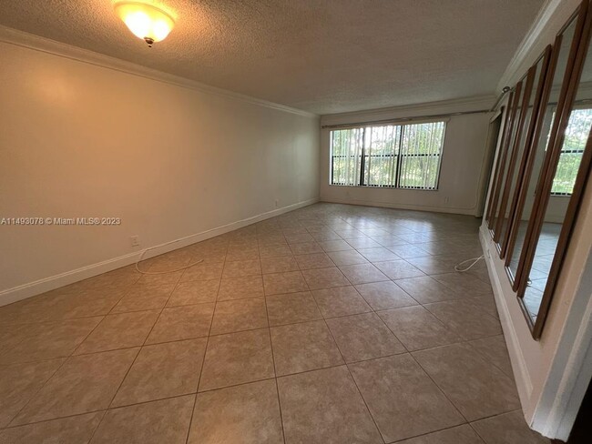 Building Photo - 2304 S Cypress Bend Dr