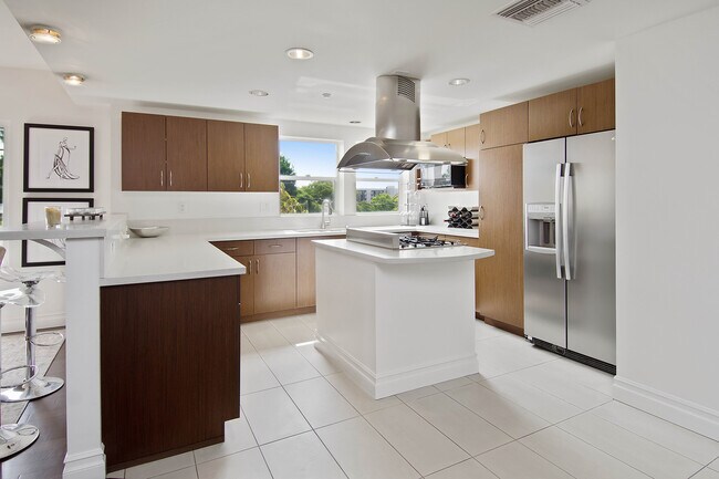 Foto del edificio - 1248 N Laurel Ave