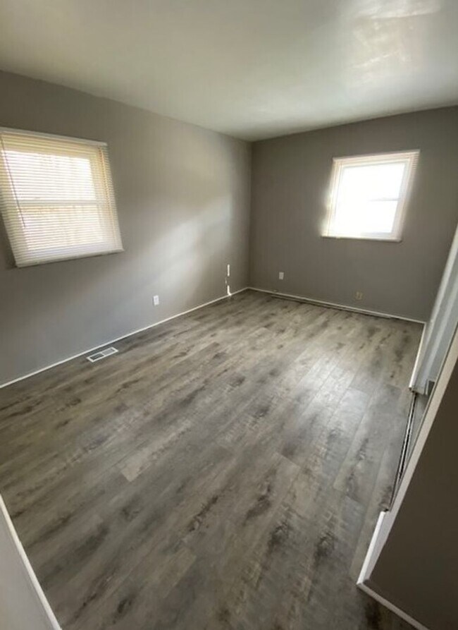 Building Photo - 606 Dogwood Dr