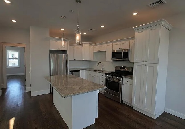 Building Photo - 318 Princeton St