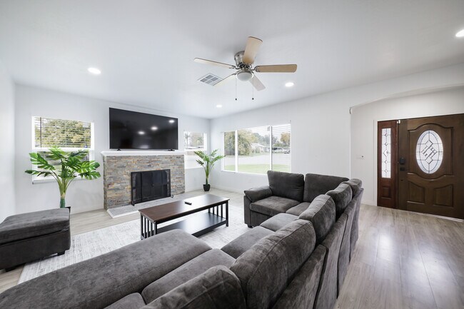 Foto del edificio - 501 Magnolia Ave