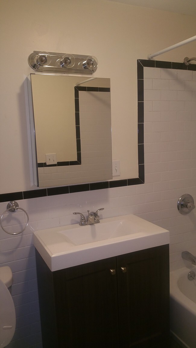 Building Photo - 292 Woodworth Ave