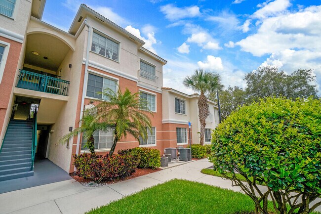 Building Photo - 2310 Myrtlewood Cir E