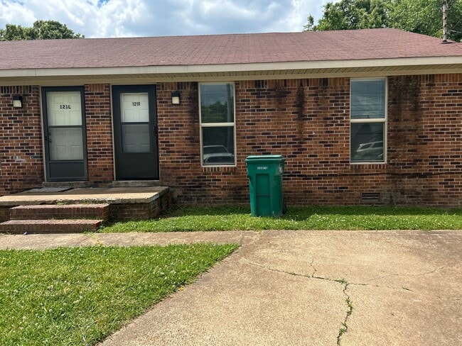 Building Photo - 121 Hillshire Cv