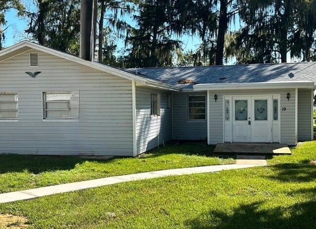 Foto del edificio - 19 Windy Point Rd