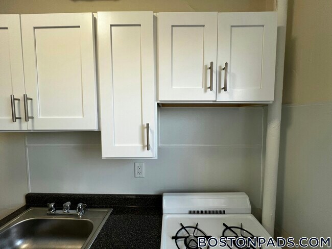 Building Photo - 1185 Boylston St