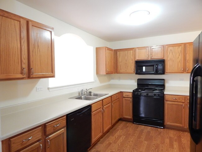 Building Photo - Don't miss this 1/2 duplex with full basement