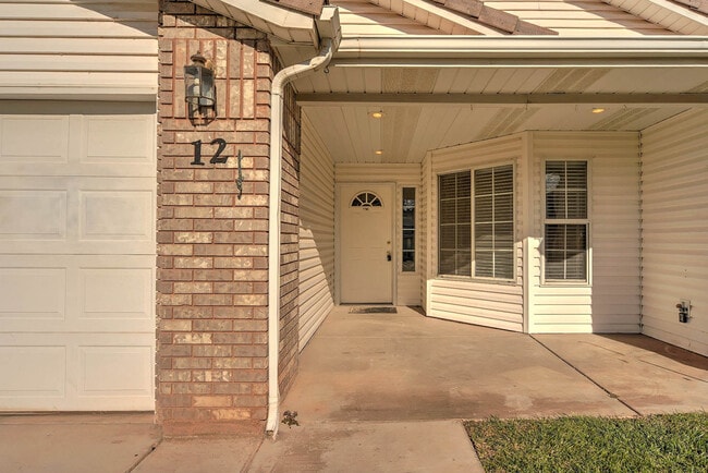 Building Photo - Beautiful Home in Green Valley
