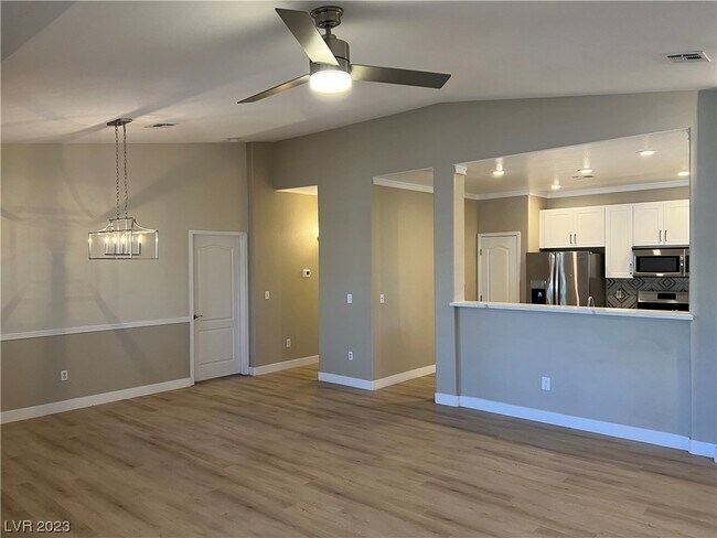 Foto del edificio - 904 Duckhorn Ct