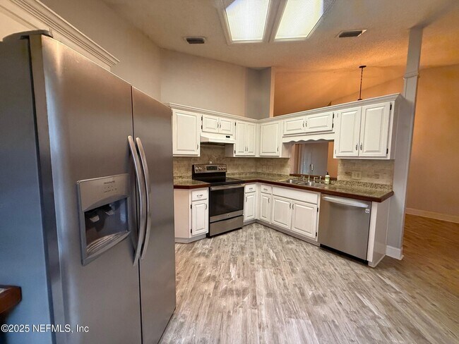 Foto del edificio - 8562 Echoridge Ct