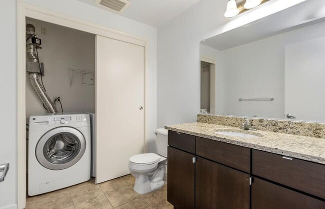 Foto del edificio - Crystal Lofts