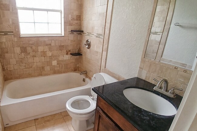 Building Photo - 317 Briarwood Dr