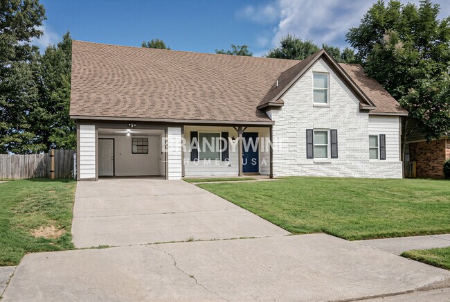 Building Photo - 2704 Deer Glade Ln