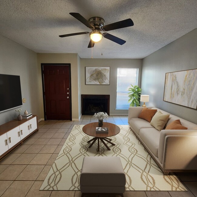 Building Photo - Townhome Available in October!