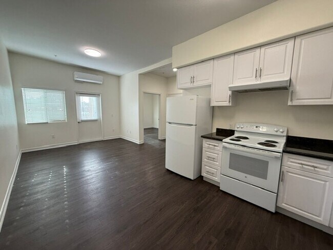 Foto del edificio - 2303 E 8th St