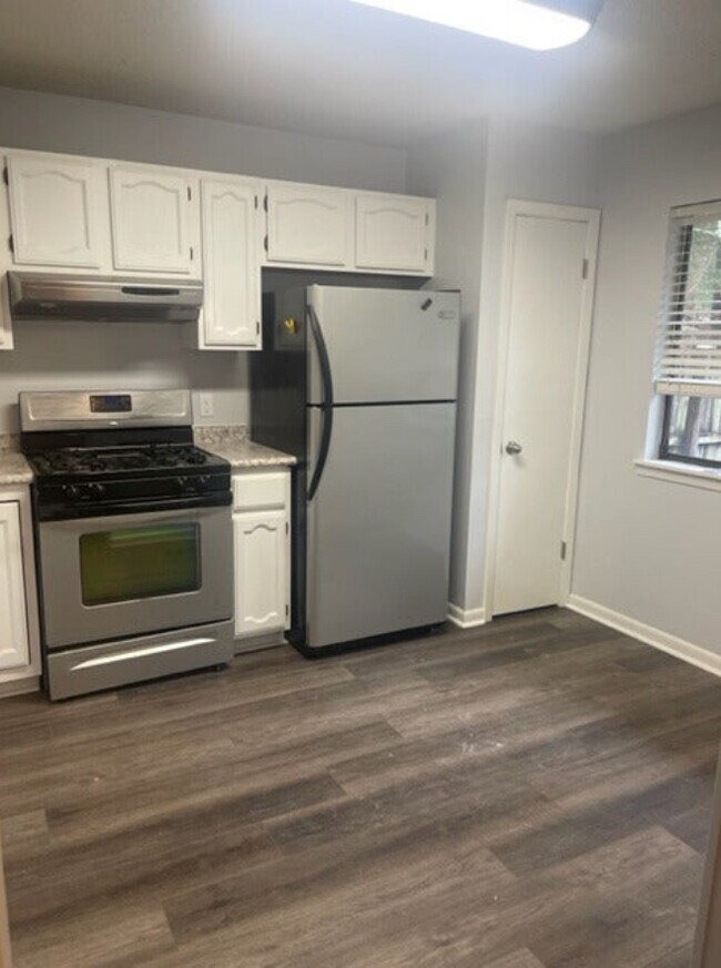 Building Photo - 2908 Alpine Pl