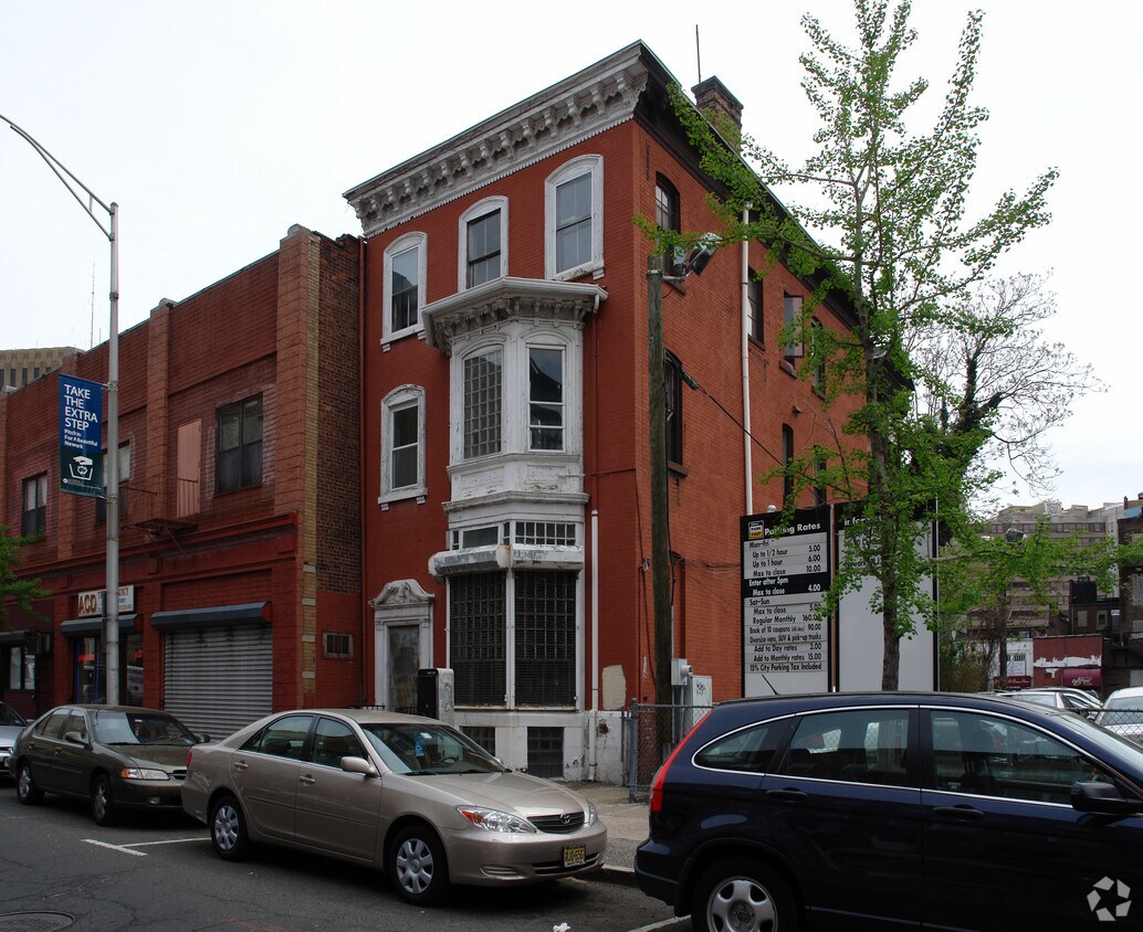 Primary Photo - 26 Halsey St