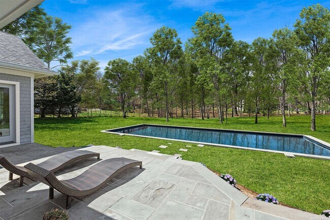 Building Photo - 8 Quail Run