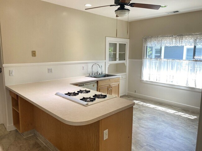 Foto del edificio - Charming Downtown Home with 2 Bedrooms + D...