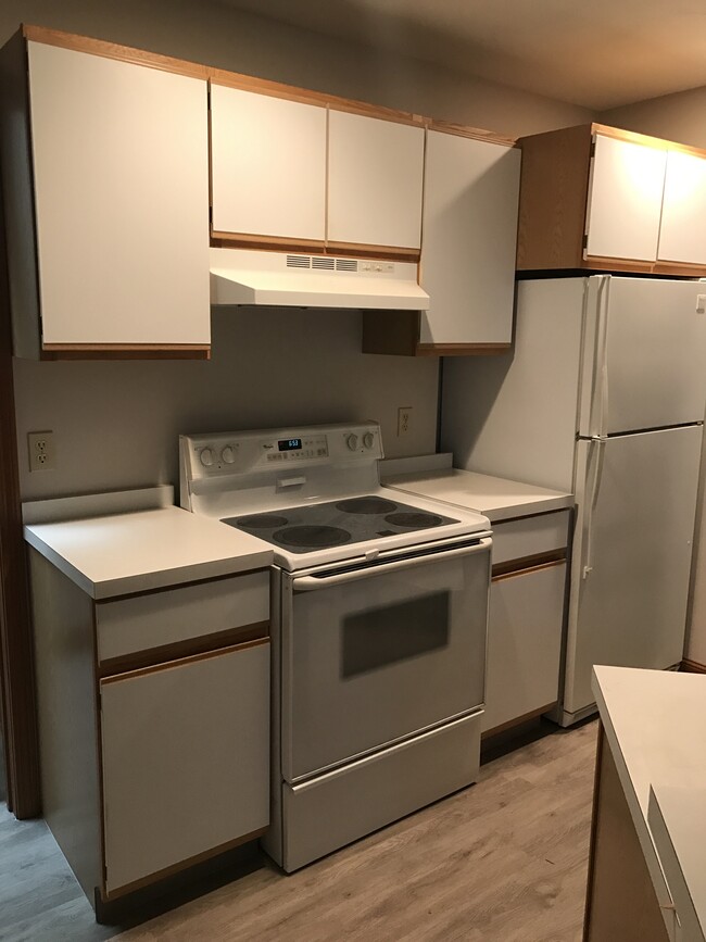 Building Photo - 4066 Saint Andrews Ct