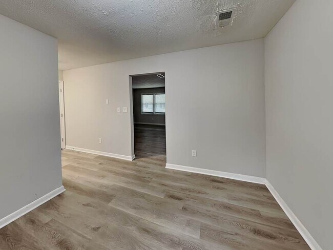 Photo - 415 Plainville Dr SW House