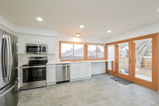 Foto del edificio - Spacious 4 Bed/2 Bath in Desirable Willow Creek.