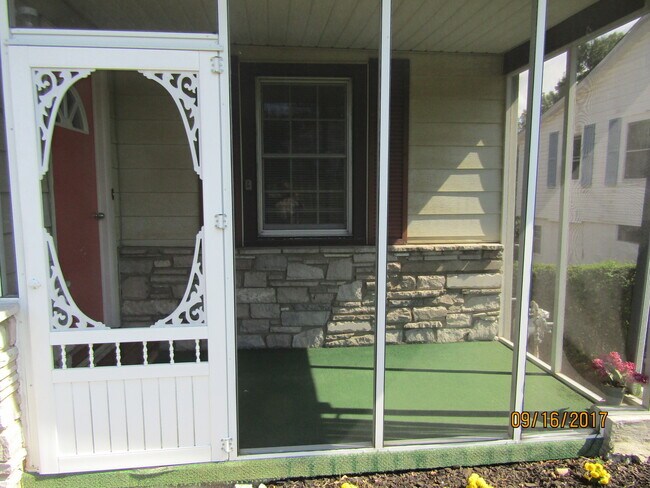 Foto del edificio - Alcoa 37701 - 3 bedroom home with bonus room - Call Karen Robertson (865) 454-7626